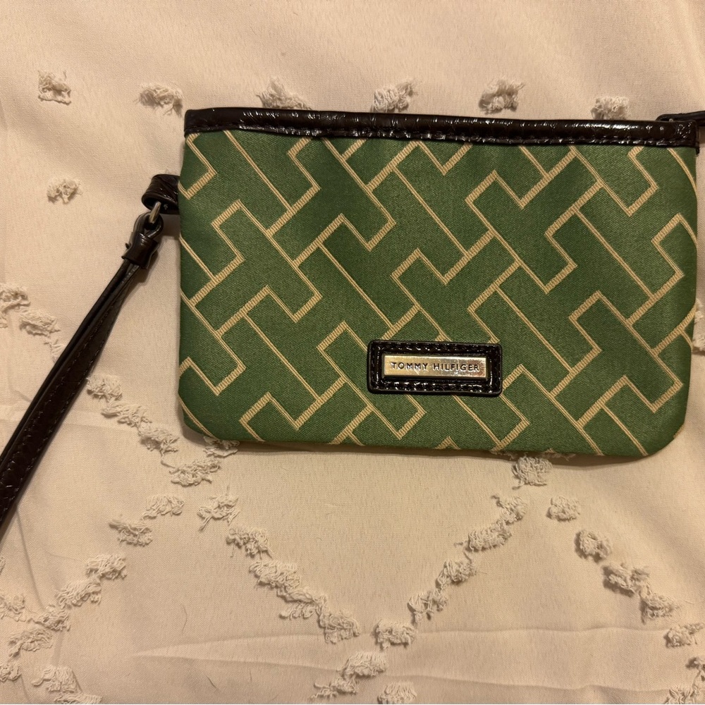 Tommy Hilfiger Green Geometric Wristlet